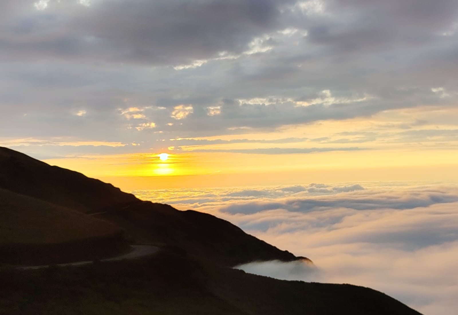 Atardecer desde las montañas de Ramón Campaña